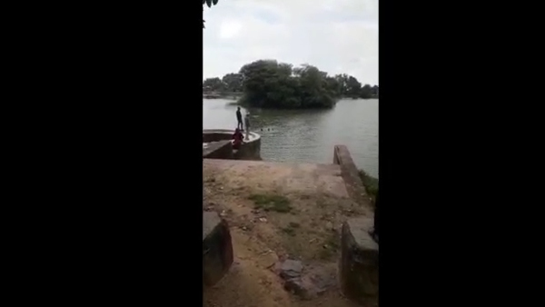 900 रुपए बरामद किए