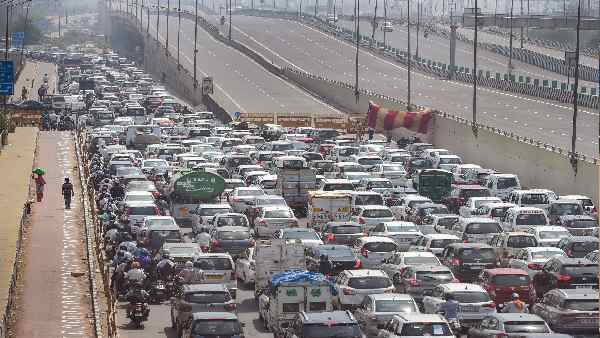 दुनिया में ड्राइविंग के लिए मुश्किल शहरों में चौथे नंबर पर है दिल्ली