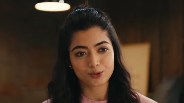  रूम में रश्मिका अकेले होती हैं