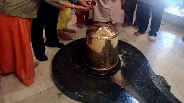 चंद्रशेखर महादेव मंदिर में अद्भुत शिवलिंग 