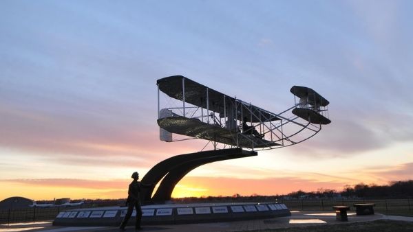 एयरबेस में शूटर के घुसने की आशंका