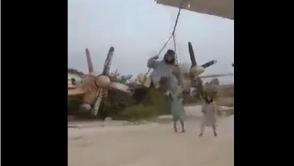 झूला झूलते तालिबानी