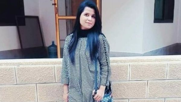 महिला अधिकारी बनी सना महिला अधिकारी बनी सना