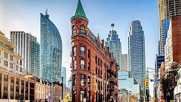 वाणिज्य दूतावास के बाहर संदिग्ध पैकेट