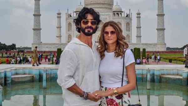 फैशन डिजाइनर के साथ रिलेशनशिप की खबर