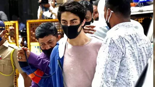 आर्यन की मम्मी-पापा से बात भी हुई आर्यन की मम्मी-पापा से बात भी हुई