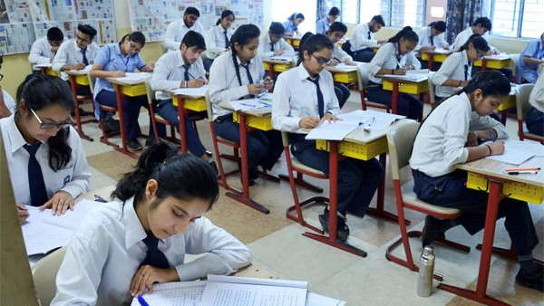 स्कूल को जारी हुआ नोटिस