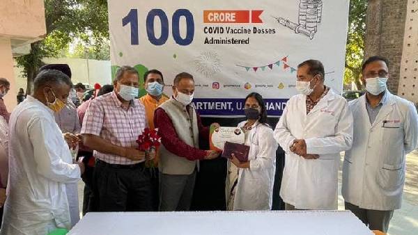 स्वास्थ्य कर्मियों को किया गया सम्मानित