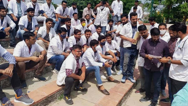 बेरोजगारों का यह संघर्ष जाति धर्म से ऊपर उठकर बेरोजगारों का यह संघर्ष जाति धर्म से ऊपर उठकर