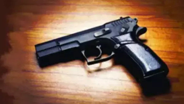 दावा: क्लॉडिया भी जेम्स से प्यार करती थी 