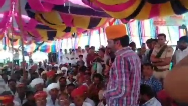 पति रह चुके हैं सरपंच