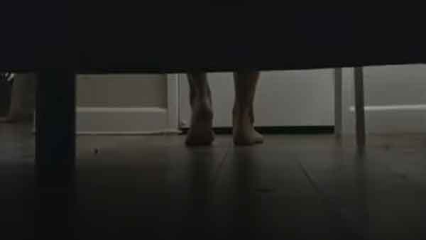 कमरे से आती थी अजीबोगरीब आवाज