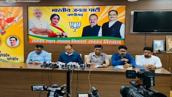 AAP पर अरुण सूदे ने किया कटाक्ष