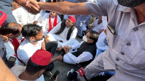 lakhimpur kheri incident sp chief Akhilesh Yadav House Arrest In Lucknow lakhimpur kheri incident sp chief Akhilesh Yadav House Arrest In Lucknow