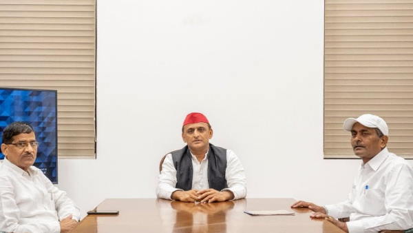 अखिलेश यादव ने किया नेताओं का स्वागत