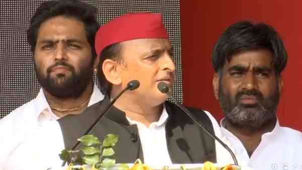 अब यूपी की जनता चाहती है बदलाव: अखिलेश