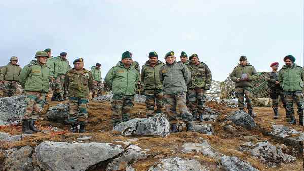 तिब्बतोलॉजी कोर्स में क्या विषय शामिल है?