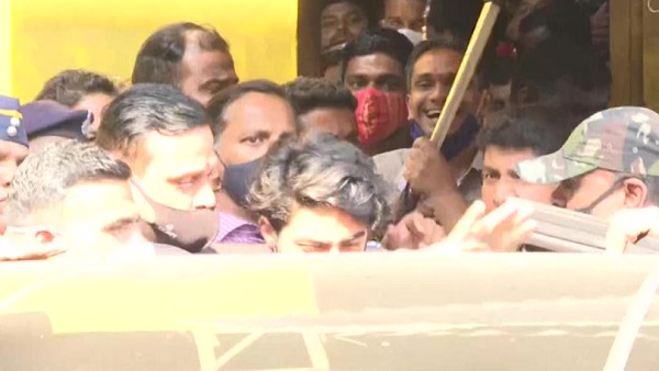 देश छोड़कर नहीं जा सकते हैं आर्यन खान: बॉम्बे हाई कोर्ट 