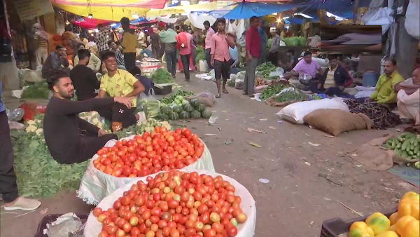 The prices of vegetables increased in the mandis of Delhi, seller said - this has happened due to rain and the price of petrol diesel