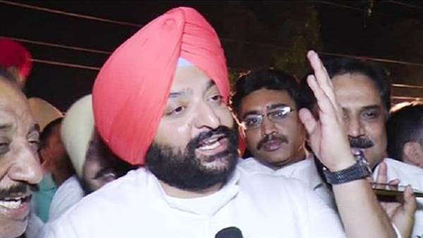 'सरकार बढ़िया काम कर रही है'