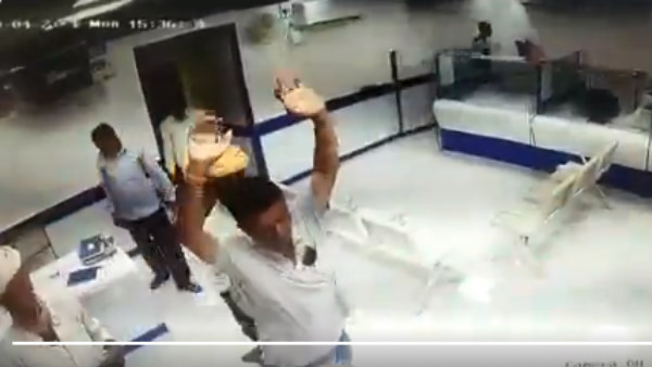  तीन बदमाश बाइक पर सवार होकर आए 