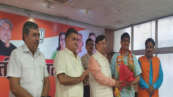 आप को भी दिया झटका