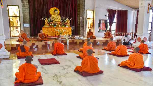 पाकिस्तान से बौद्ध धर्म के विलुप्त होने के क्या कारण हैं ?