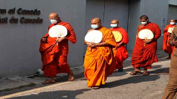 पाकिस्तान से विलुप्त हो रहे हैं बौद्ध 