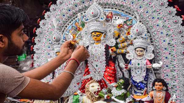 मूर्तिकारों और कलाकारों की उपासना