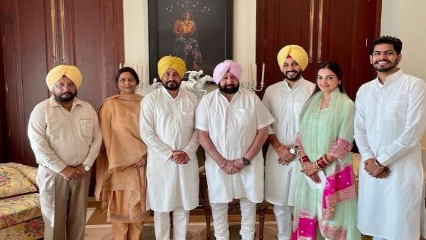 Punjab CM Charanjit Singh Channi is meeting Captain Amarinder Singh at his farmhouse in Mohali Punjab CM Charanjit Singh Channi is meeting Captain Amarinder Singh at his farmhouse in Mohali