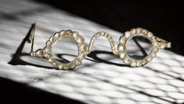 इस तरह बनाए गए थे चश्मे