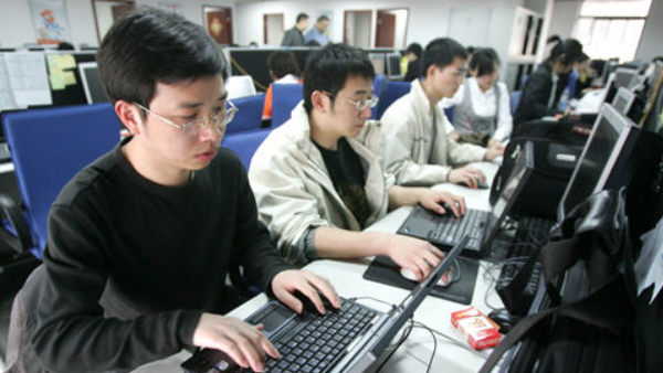 मशीन की तरह कराया जाता है काम