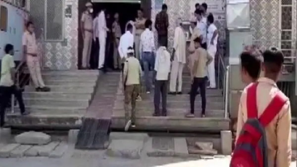 मनोज के खिलाफ हत्या का मामला दर्ज
