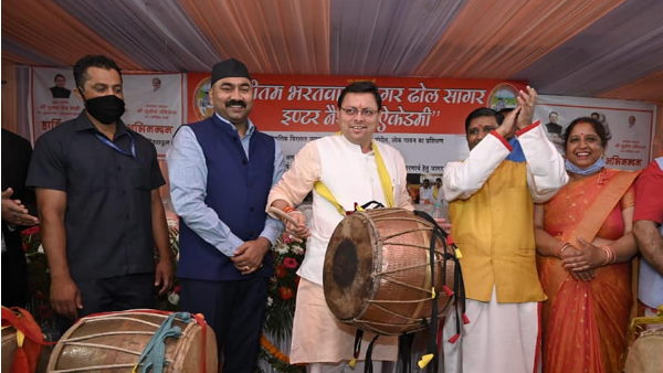 पारंपरिक वाद्ययंत्रों से जुड़े लोग अधिकतर दलित वर्ग से जुड़े