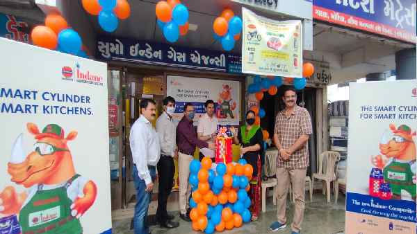 एलपीजी कंपोजिट सिलेंडर किस चीज की बना है ?