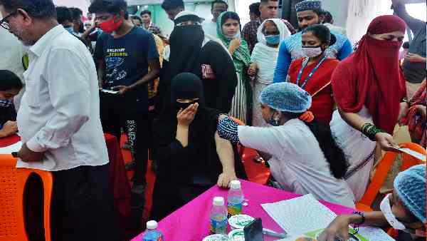 पूर्व वैक्सिनेटेड लोग भी फैला सकते हैं कोरोना-स्टडी