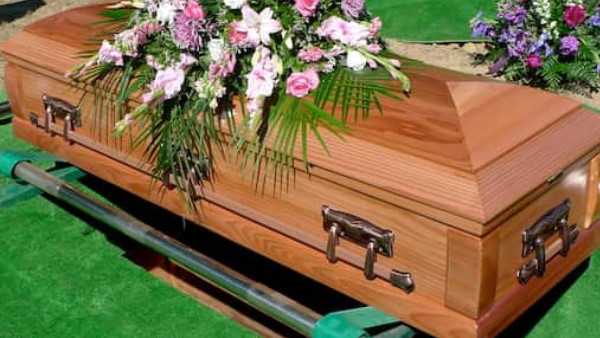 पिता के निधन पर बेटी का फोटोशूट