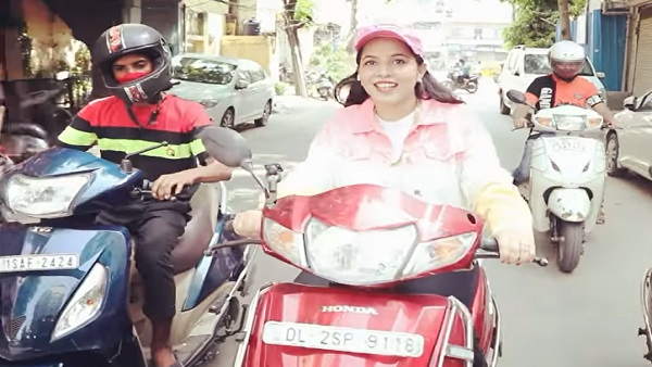 एक यूजर ने दिल्ली पुलिस से कर दी ढिंचक पूजा की शिकायत