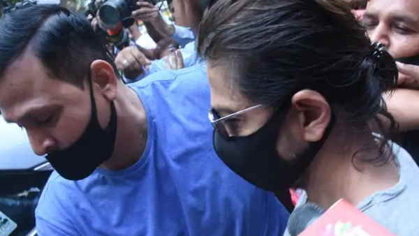 आर्यन को लेने पहुंचे रवि