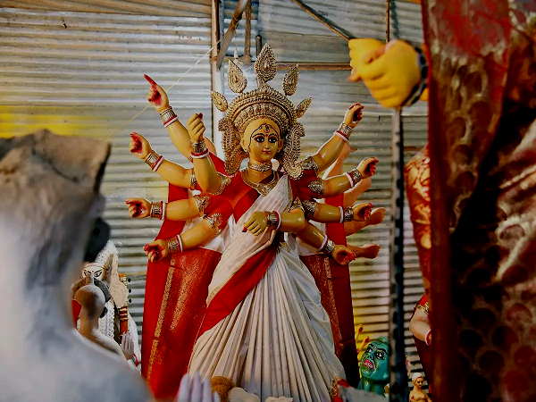 आज दुर्गा के प्रथम रूप की पूजा