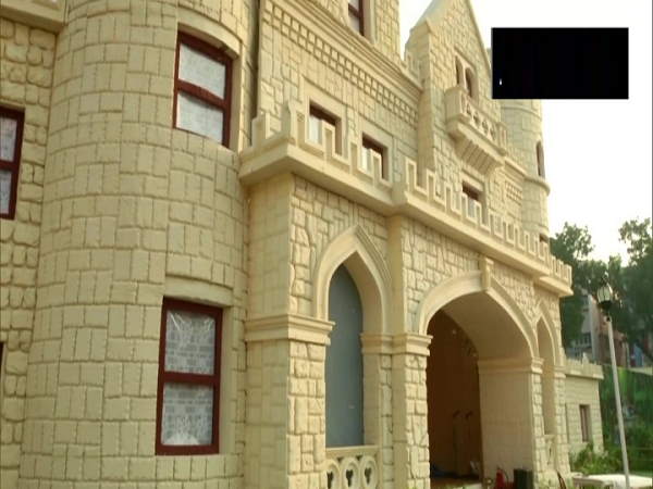 Navratri 2021 kolkata : Durga Puja in amazing palace-themed pandal