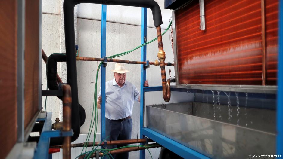 स्पेन में हवा से पानी बनाने वाली एक मशीन