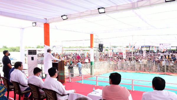 सचिन कार चलाने लगे