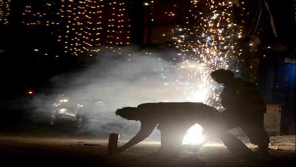 कर्नाटक में क्या है पटाखे जलाने की नई गाइडलाइंस ?