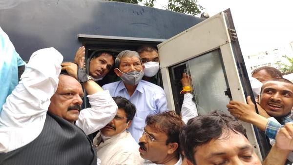 हरीश रावत ने दी गिरफ्तारी हरीश रावत ने दी गिरफ्तारी