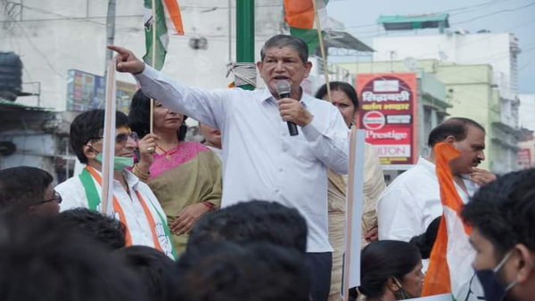 सड़क और खनन को लेकर लगातार कर रहे विरोध सड़क और खनन को लेकर लगातार कर रहे विरोध