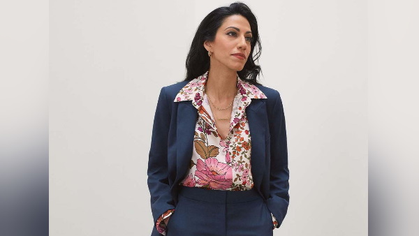 'उसने मुझे अपने घर पर कॉफी का ऑफर दिया'