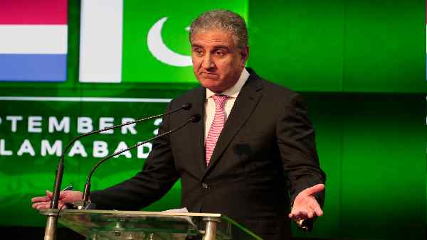 विदेशी कर्ज के बोझ से दब चुका है पाकिस्तान