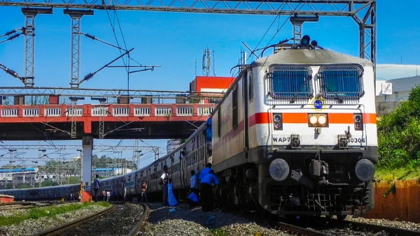 वेटिंग टिकट पर नहीं कर सकते यात्रा