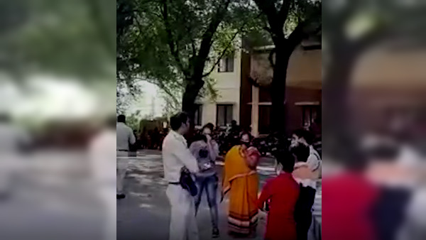 आरोपी संतोष दोपहर 3 बजे घर आया